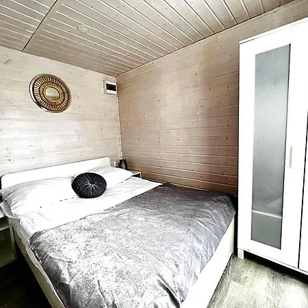 Camp Lodge *